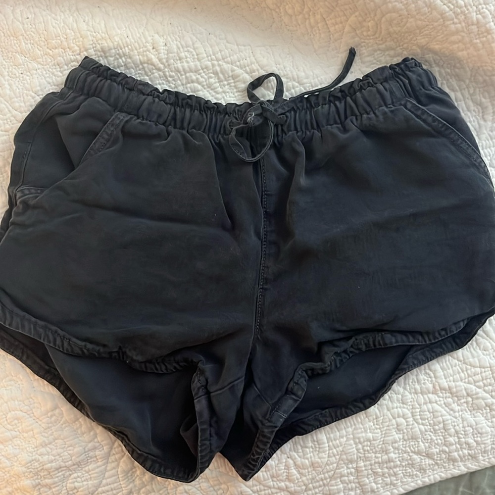 American Eagle female shorts. Size: M